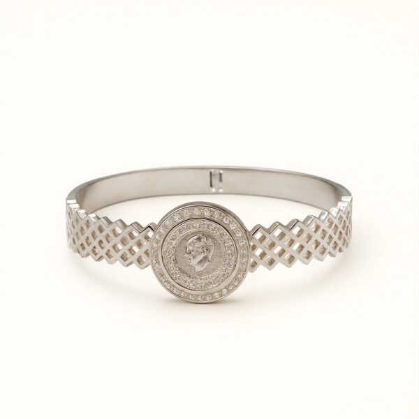 kada with stone detailing