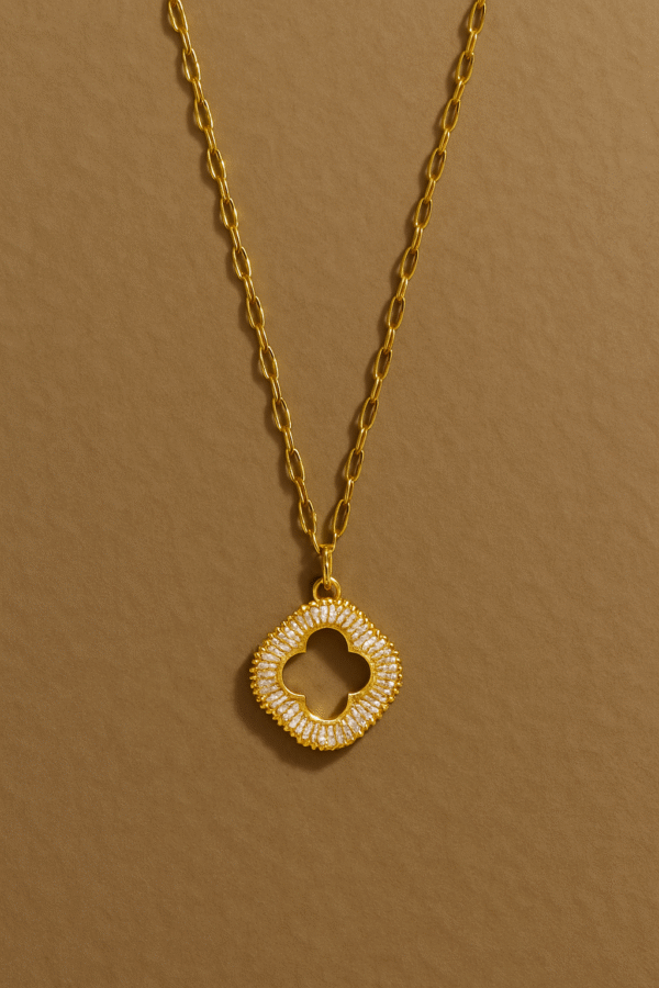 women stylish necklace