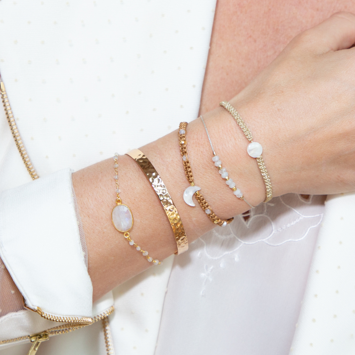 bracelets-and-bangles-for-women-jewels-land
