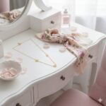 Jewelsland Multi-Charm Pendant Chain